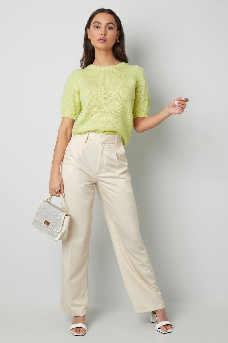 Basic shirt with puffed sleeves