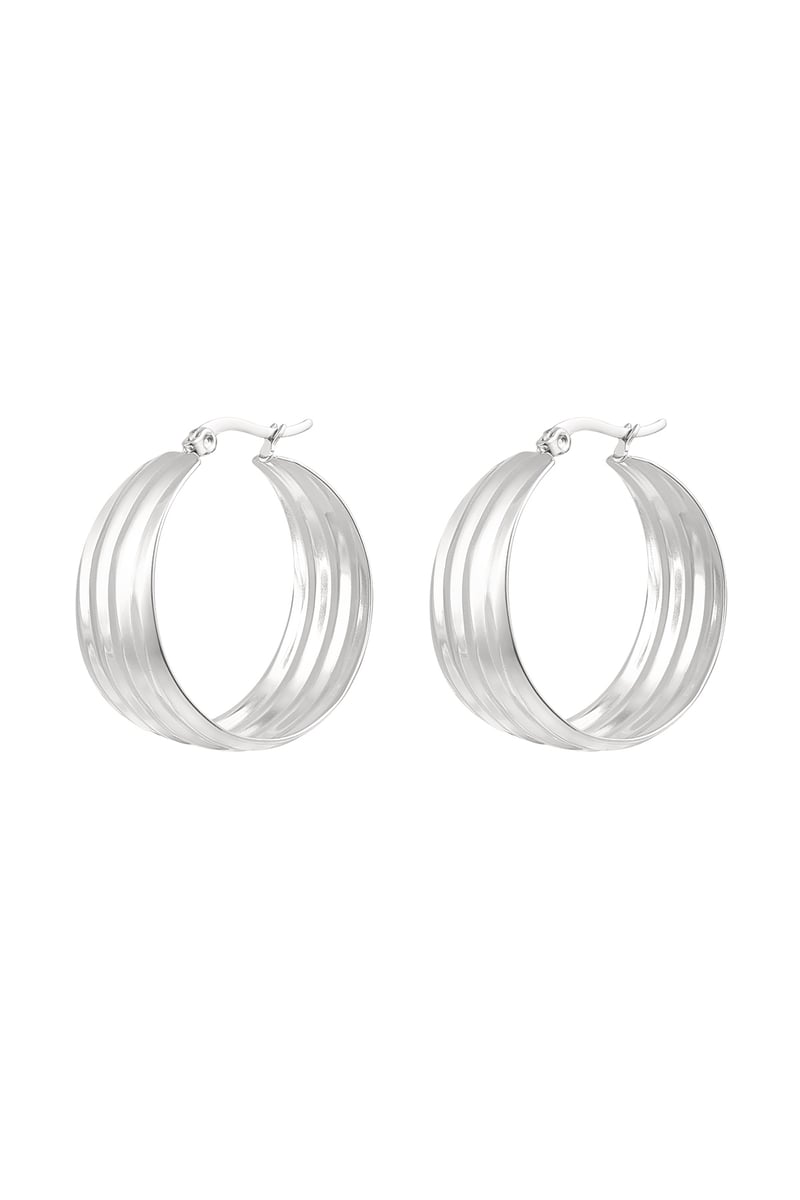 earrings round with structure