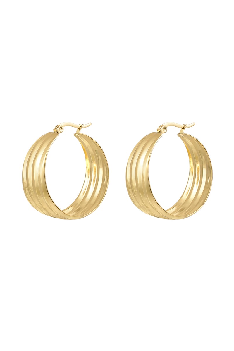 earrings round with structure