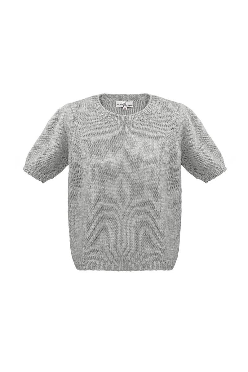 Basic shirt with puffed sleeves