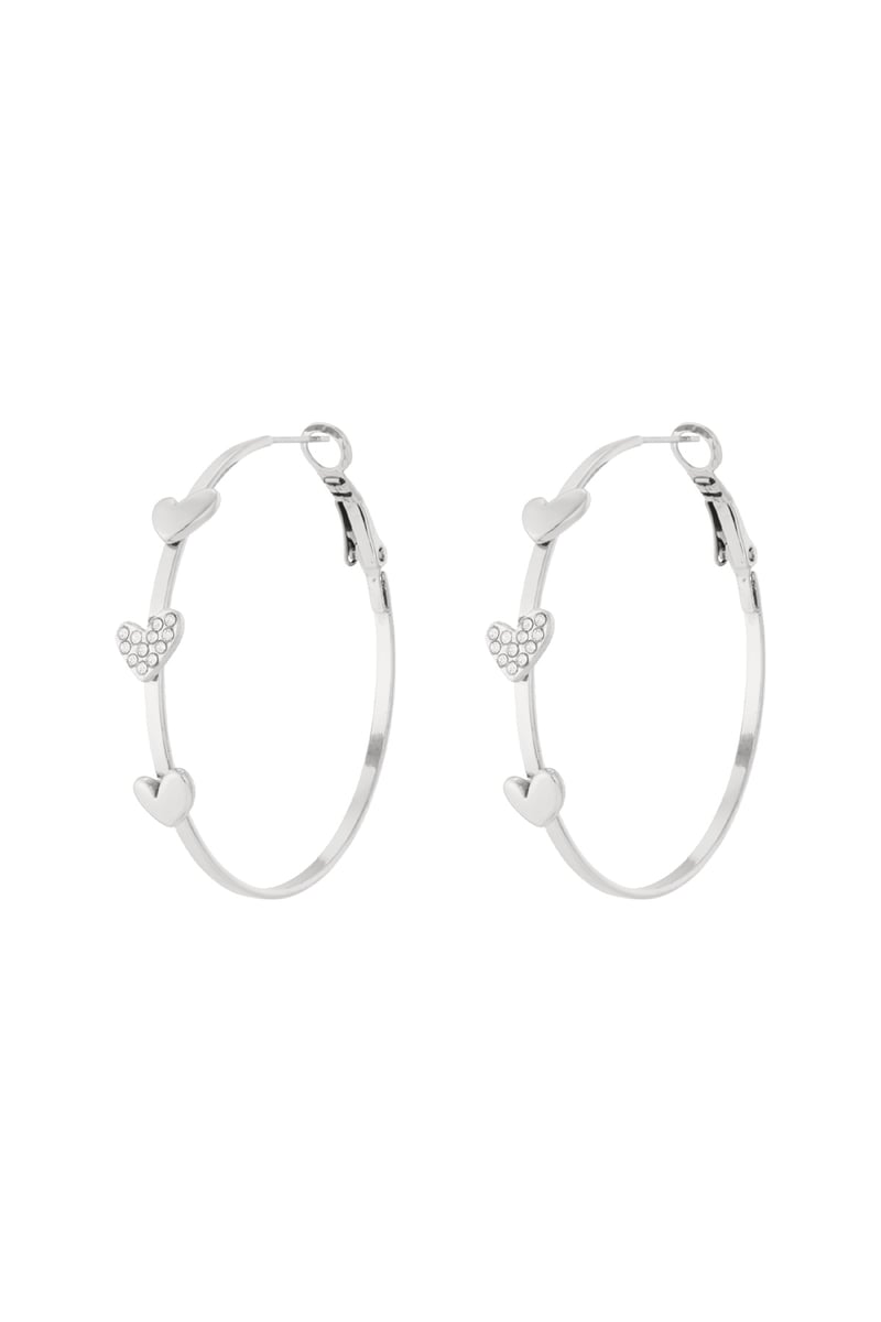 Lovely hoop earrings with 3 hearts